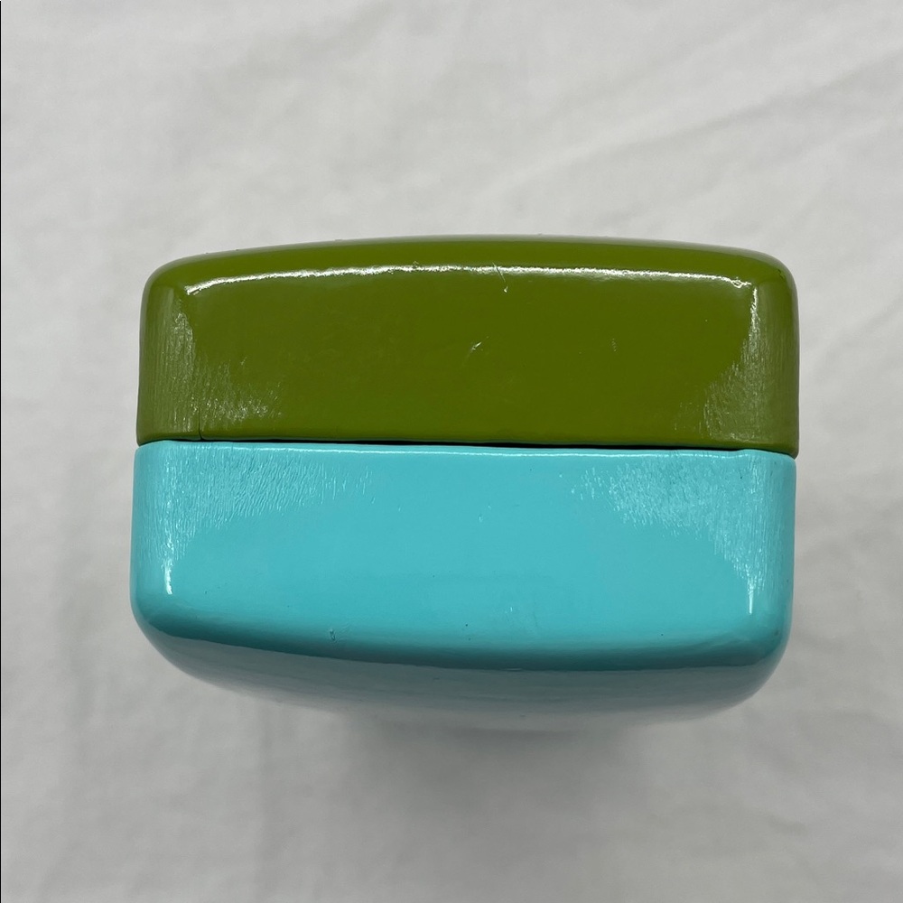 Kate Spade New York Sunglass Case. 6”L x 2.5”W x 2”H. - Picture 4 of 8